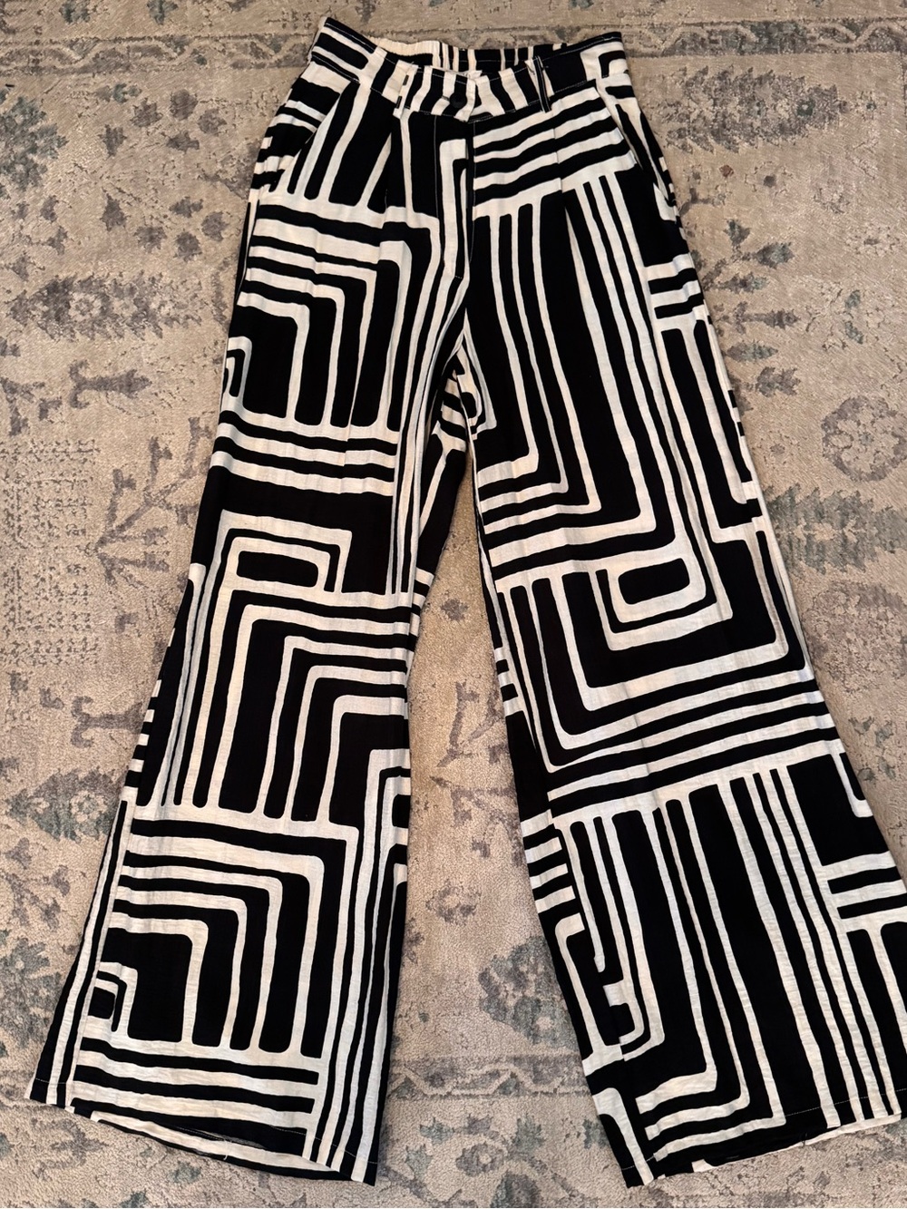 Flowy Geo Print Wide Leg Pants in Black & White NWOT Size Small
